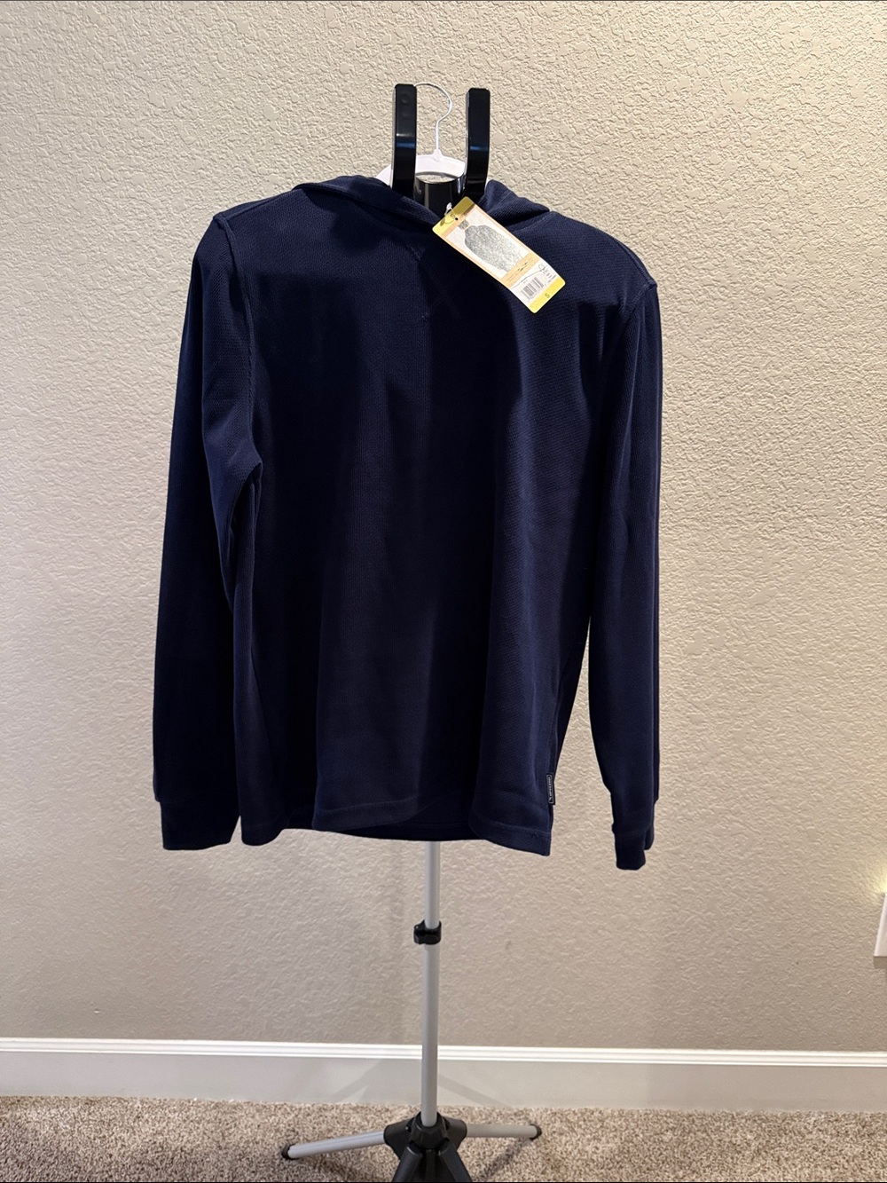 Men's NWT Navy Long-Sleeve Hooded Sweater. Size small